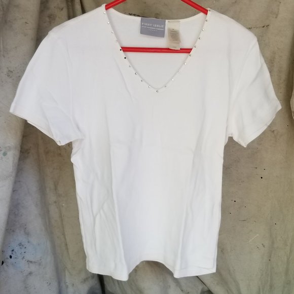 First Issue - A Liz Claiborne co. Sport Woman's V Neck Short Sleeve Top size M - Picture 2 of 4